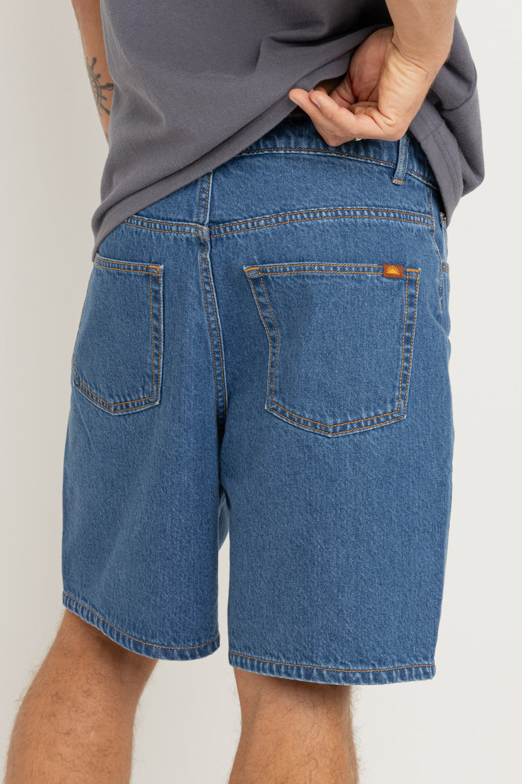 ESSENTIAL JEAN SHORT