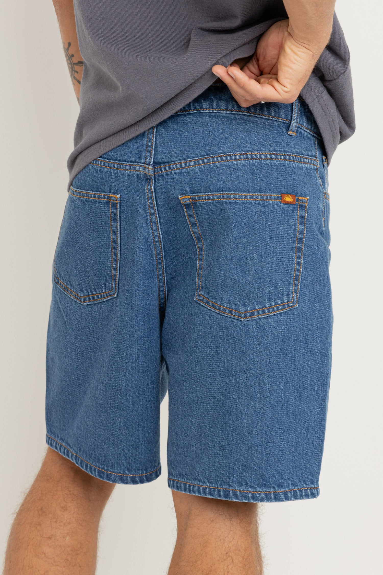 ESSENTIAL JEAN SHORT